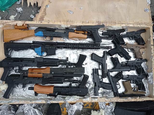 Policía confisca 102 armas de fuego