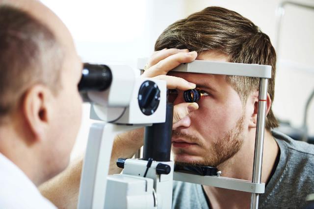 Especialista en Oftalmología exhorta a la población proteger sus ojos