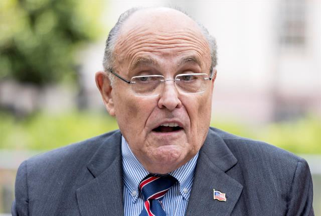 Presentan cargos de ética contra Rudy Giuliani