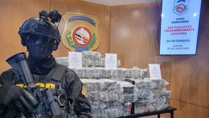 DNCD arresta tres con 359 paquetes presumiblemente cocaína en Barahora