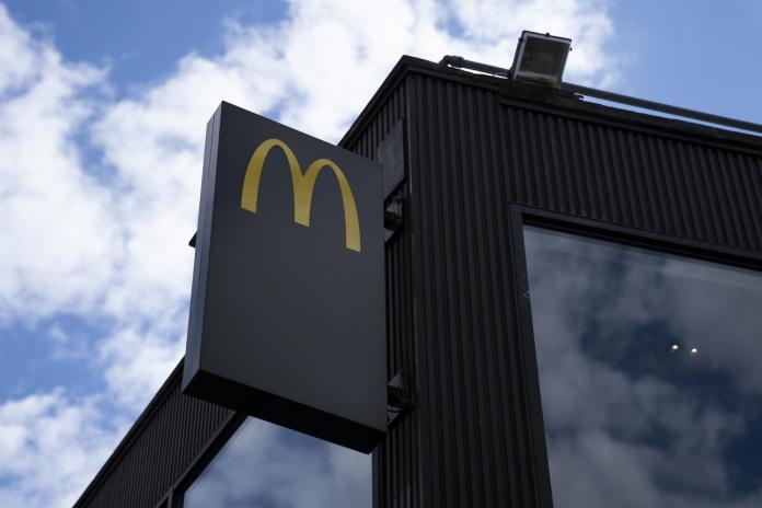 McDonald's comienza a reabrir sus restaurantes en Ucrania
