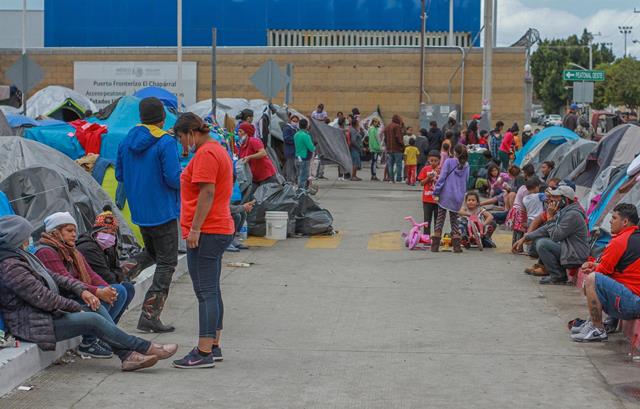 Desmantelan una red que transportaba a migrantes en maletas