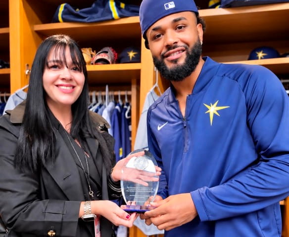 Junior Caminero recibe reconocimiento en Nueva York - Labazuca.com